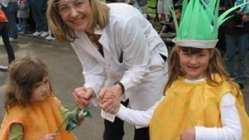 Alyson Mitchell and her daughters